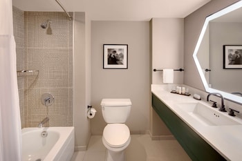 Suite, 2 Queen Beds, Accessible, Corner (Mobility, Bathtub)