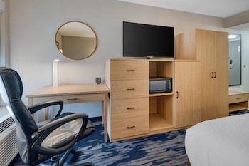 Standard Room, 1 King Bed, Non Smoking, Refrigerator & Microwave