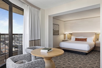 Suite, 1 King Bed, Balcony (Mandalay Suite)