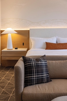 Premier Room, 1 King Bed