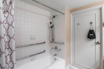 Deluxe Room, 1 King Bed, Accessible