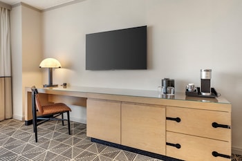 Premier Room, 1 King Bed