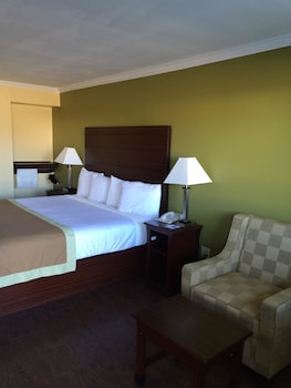 Standard Room, 1 King Bed, Smoking