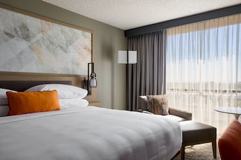 Room, 1 King Bed, Patio (Pool View)