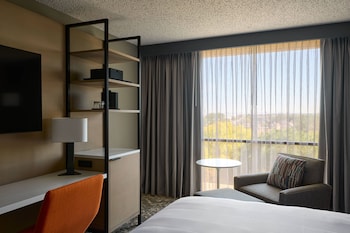 Room, 2 Queen Beds, Bathtub (Mobility/Hearing Accessible, Tub)