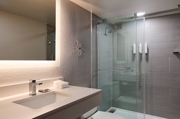 Room, 1 King Bed (Hearing Accessible)