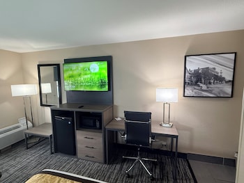 Suite, 2 Queen Beds, Non Smoking, Jetted Tub