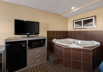 Suite, 2 Queen Beds, Non Smoking, Jetted Tub