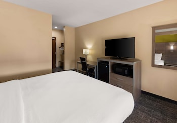 Standard Room, 1 King Bed, Non Smoking, Refrigerator & Microwave