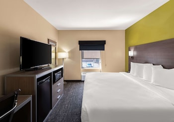 Standard Room, 1 King Bed, Non Smoking, Refrigerator & Microwave