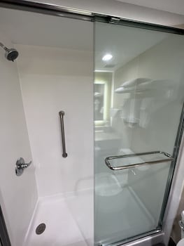 Standard Room, 1 King Bed, Accessible, Refrigerator & Microwave (Larger Room)