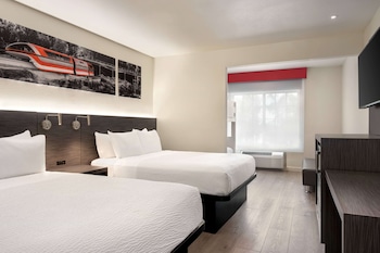 Room, Non Smoking (2 Queen Beds & 1 Bunk Bed)
