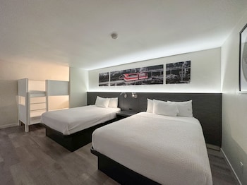 Room, Non Smoking (2 Queen Beds & 1 Bunk Bed)