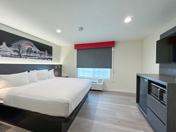 Family Suite, 2 Bedrooms, Non Smoking (1 King, 1 Queen and 1 Bunk Bed)