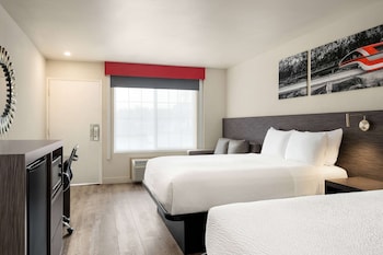 Room, Non Smoking (2 Queen Beds & 1 Sofa Bed)