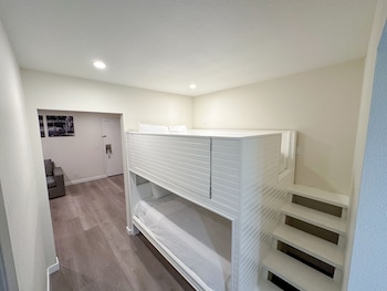 Family Suite, 1 Bedroom, Non Smoking (1 Queen Bed & 1 Bunk Bed)