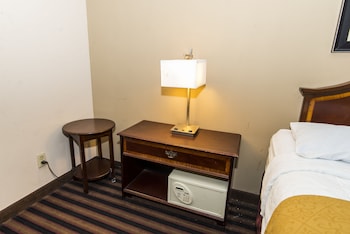 Standard Room, 1 Queen Bed