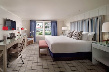 Roxana Building Accessible King Guest Room