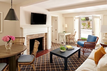 Captain's Cottage 2 Bedroom Suite