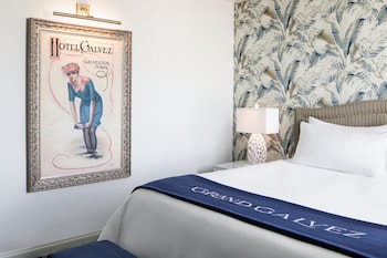 Deluxe Room, 1 King Bed, Ocean View (Mobility/Hearing Access, Roll-In Shwr)