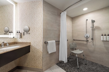 Standard Room, 1 King Bed, Accessible (Mobility)