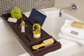 Traditional Room, 1 King Bed, Non Smoking (Mobility Accessible, Tub)