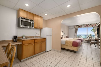 Efficiency, Room, 2 Queen Beds, Non Smoking, Beach View