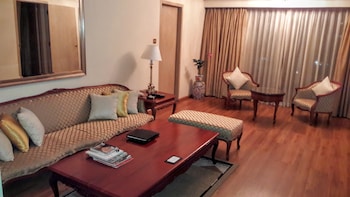 Luxury Suite, 1 King Bed, Ocean View (King Bed)