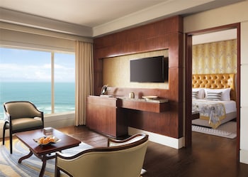 Deluxe Suite, 1 King Bed (King Bed)