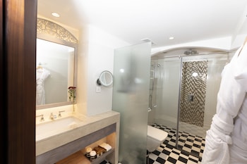 Luxury Room, 1 King Bed, City View