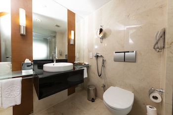 Deluxe Room, 1 Queen Bed (City Facing)