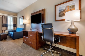 Deluxe Lake View Family Suite