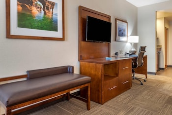 Deluxe Lakeview Balcony Suite
