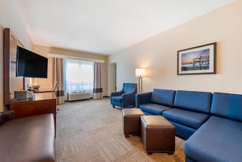 Ground Floor Executive Lakeview King Suite