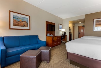 Deluxe Lake View Family Suite