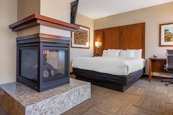 Jetted Tub Fireplace Deluxe Bridge View Suite
