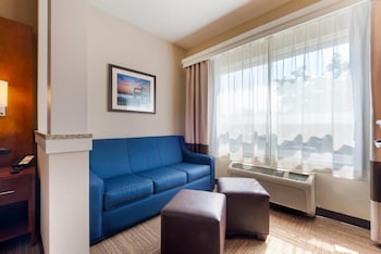 Ground Floor Lakeview King Suite