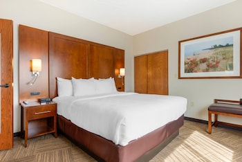 Deluxe Lake View Family Suite