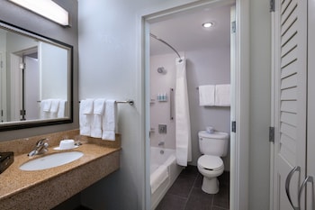 Room, 2 Queen Beds (Hearing Accessible)