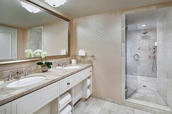 Room, 1 King Bed (Mobility Accessible, Roll-in Shower)