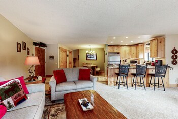 Condo, 2 Bedrooms