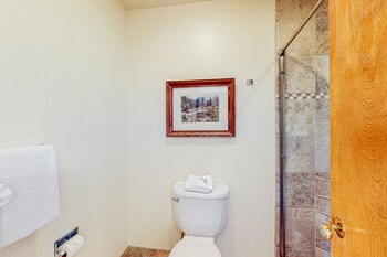 Deluxe Condo, 2 Bedrooms