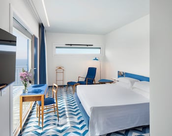 Suite, Sea View