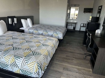 Deluxe Room, 2 Queen Beds, Non Smoking, Refrigerator & Microwave