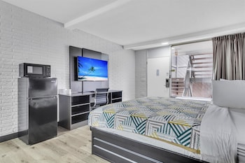 Deluxe Room, 1 King Bed, Accessible, Non Smoking