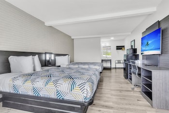 Deluxe Room, 2 Queen Beds, Non Smoking, Refrigerator & Microwave