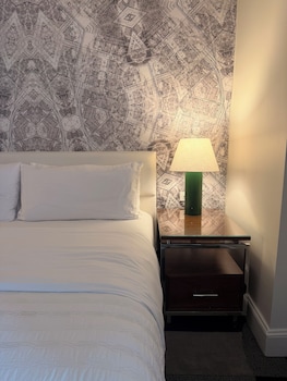 Deluxe Room, 1 King Bed