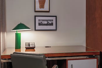Deluxe Room, 1 King Bed (Hearing Accessible)