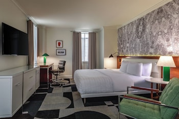 Executive Room, 1 King Bed (Mobility Accessible, Roll-In Shower)