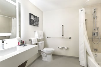 Room, 2 Queen Beds (Mobility/Hearing Accessible, Tub)